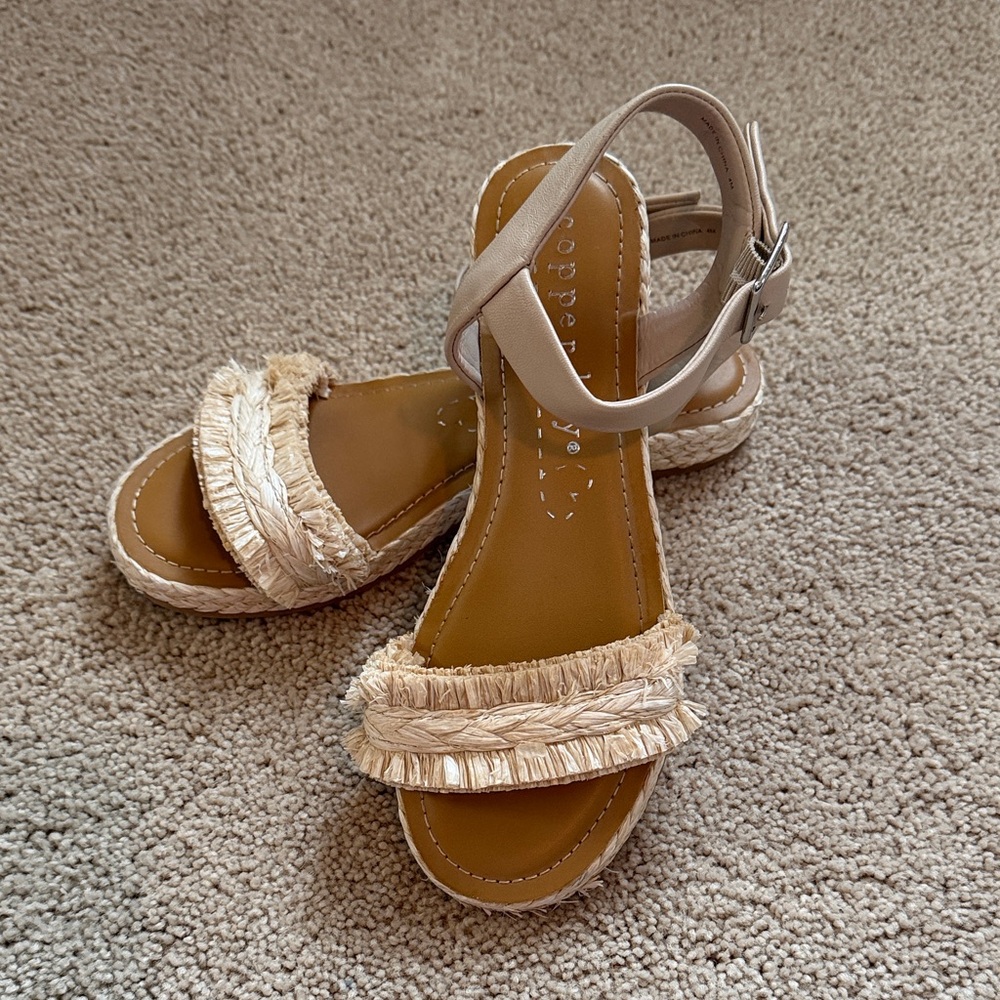 Girl’s Sandals - Beige Fringe Strap Sandals Size 4